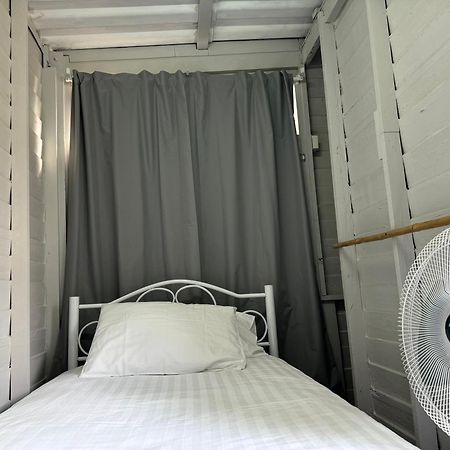 Many Trees Apartment Банкок Екстериор снимка