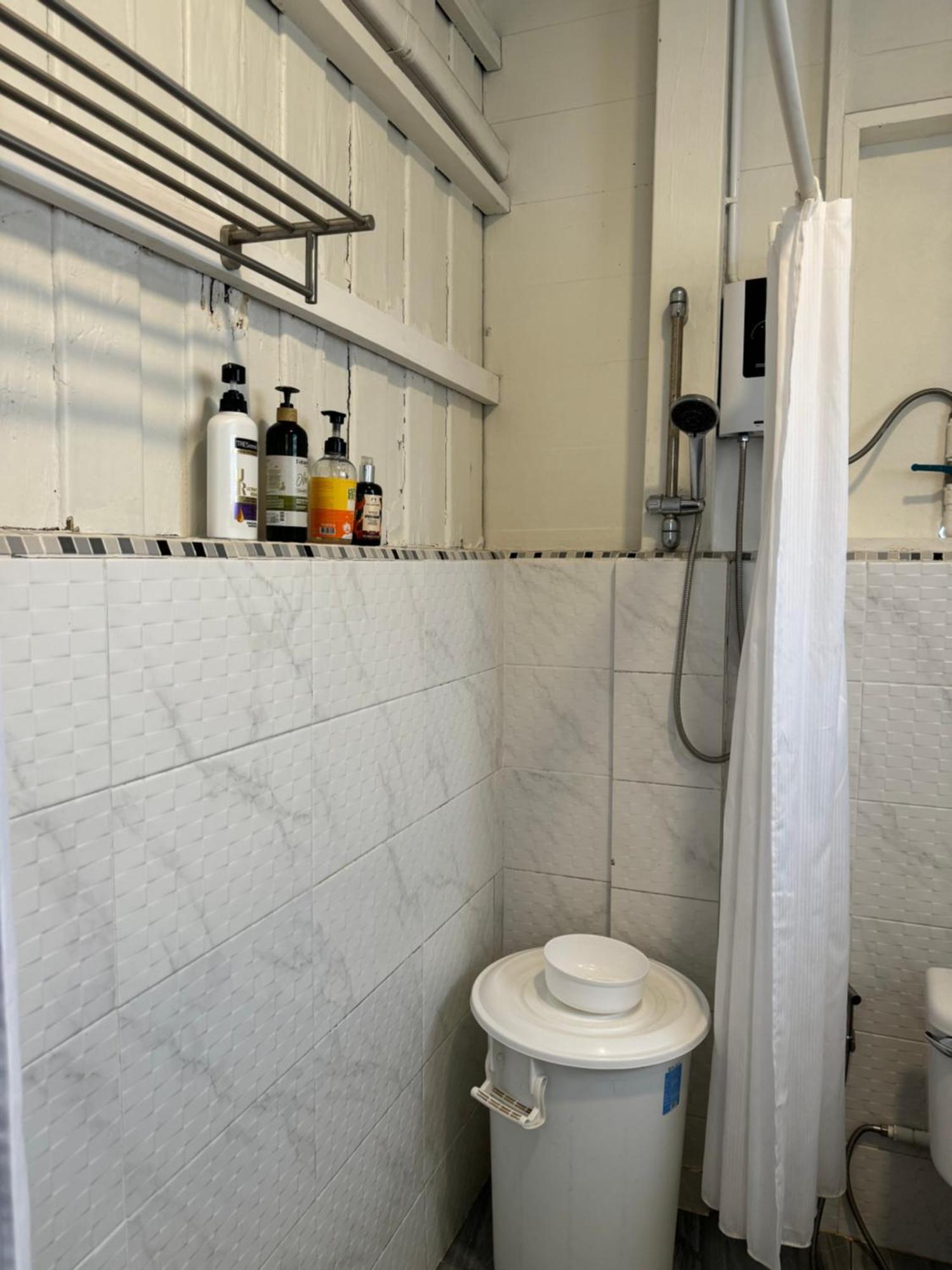 Many Trees Apartment Банкок Екстериор снимка