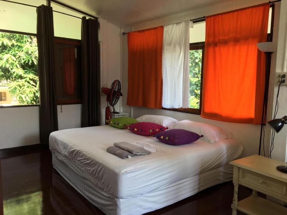 Many Trees Apartment Банкок Екстериор снимка