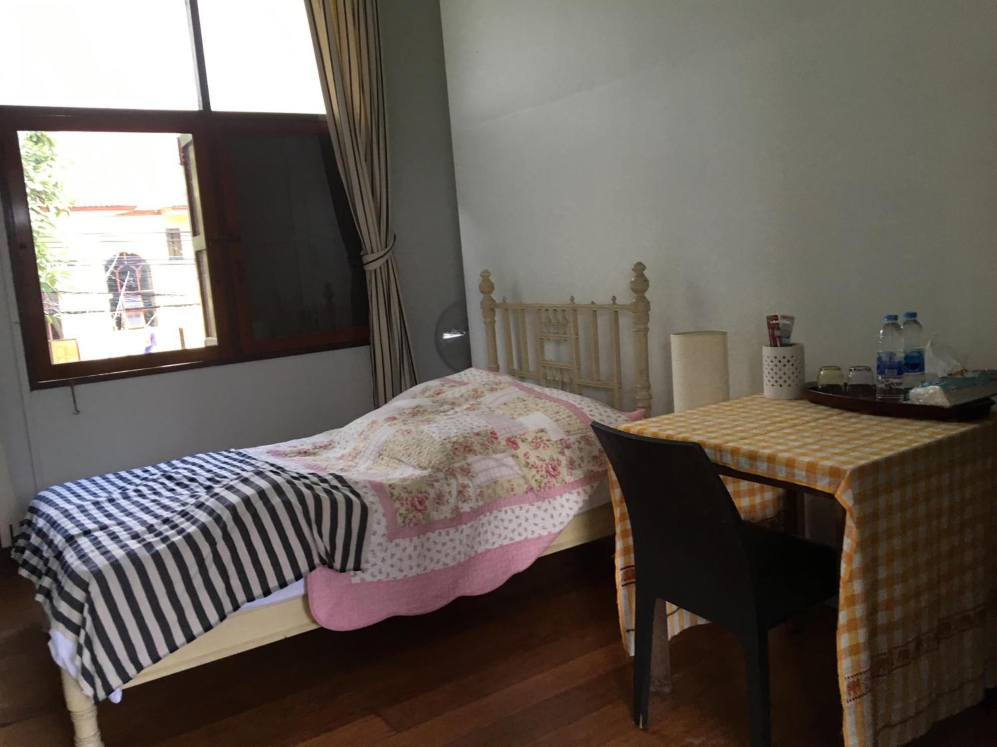 Many Trees Apartment Банкок Екстериор снимка
