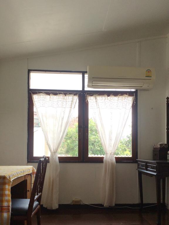 Many Trees Apartment Банкок Екстериор снимка