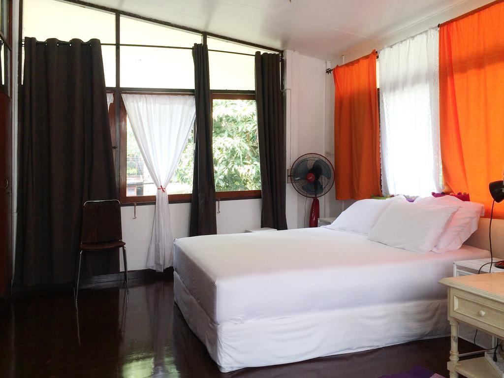 Many Trees Apartment Банкок Екстериор снимка