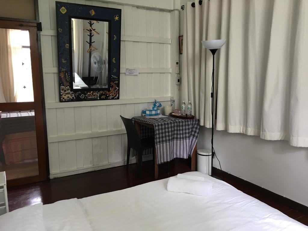 Many Trees Apartment Банкок Екстериор снимка