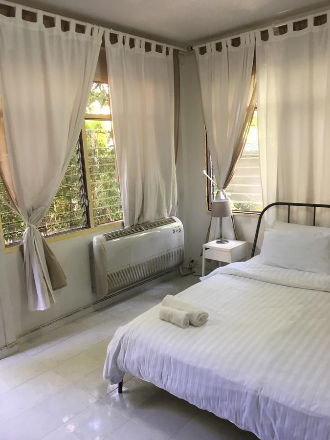 Many Trees Apartment Банкок Екстериор снимка