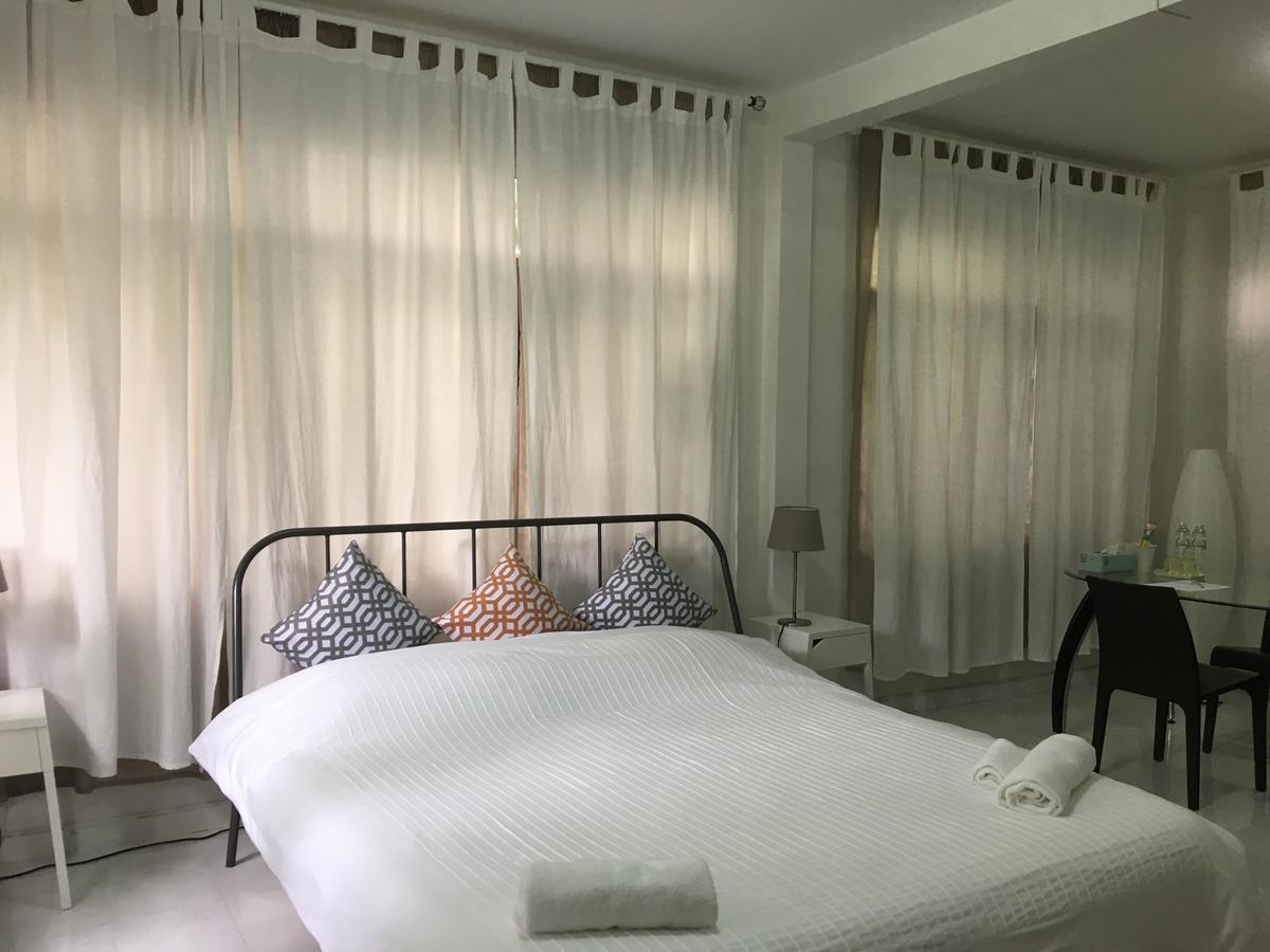 Many Trees Apartment Банкок Екстериор снимка