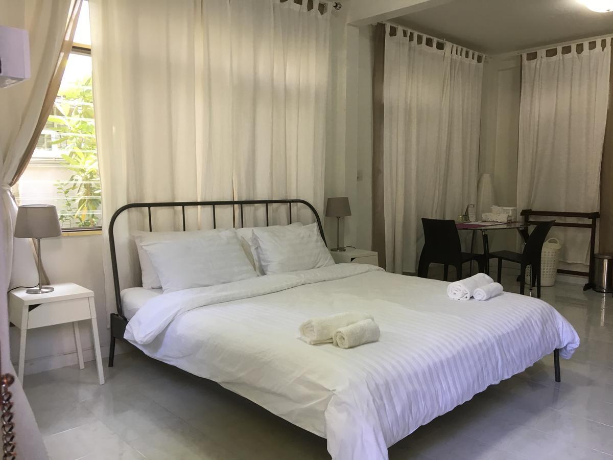 Many Trees Apartment Банкок Екстериор снимка