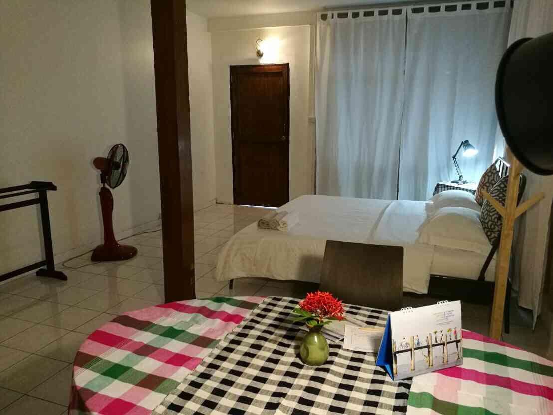 Many Trees Apartment Банкок Екстериор снимка